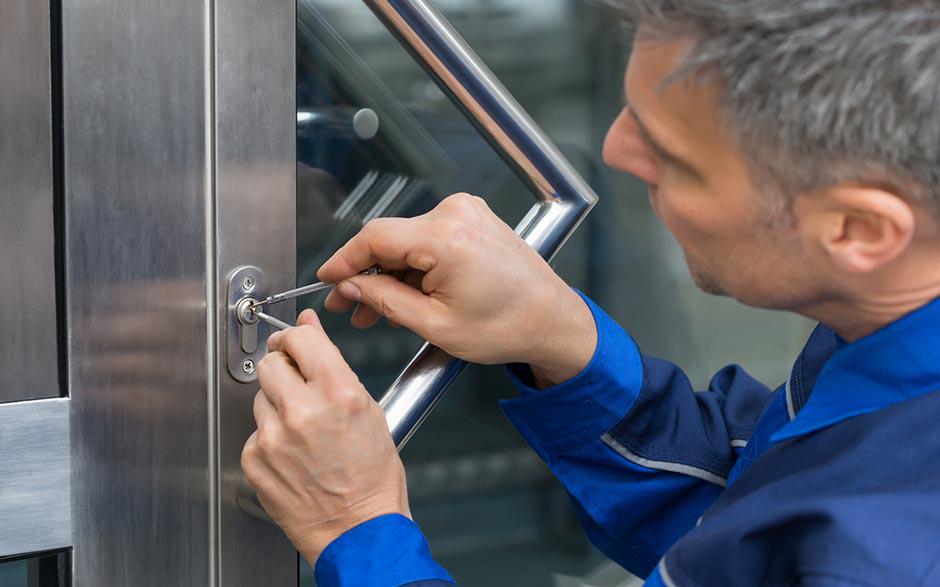 comment changer une serrure de porte Clamart