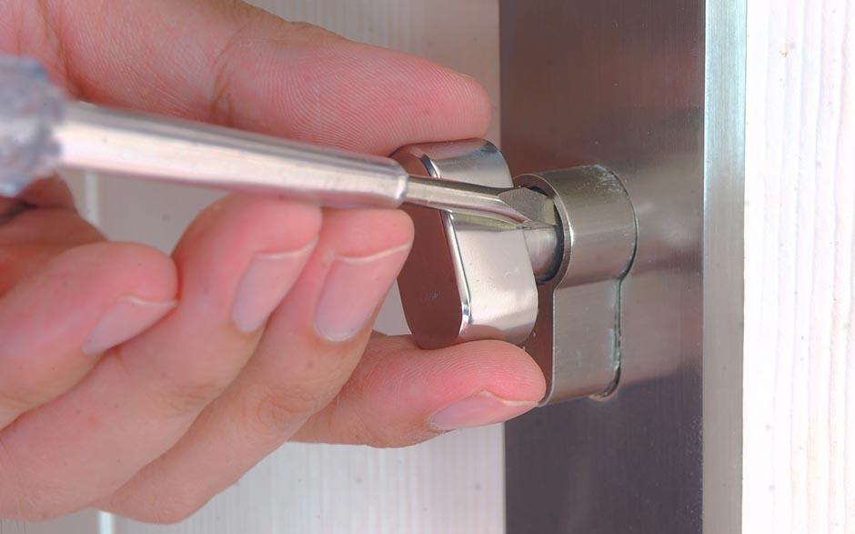 changer un verrou de porte Limay
