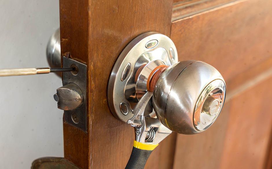 comment changer une serrure de porte Clamart