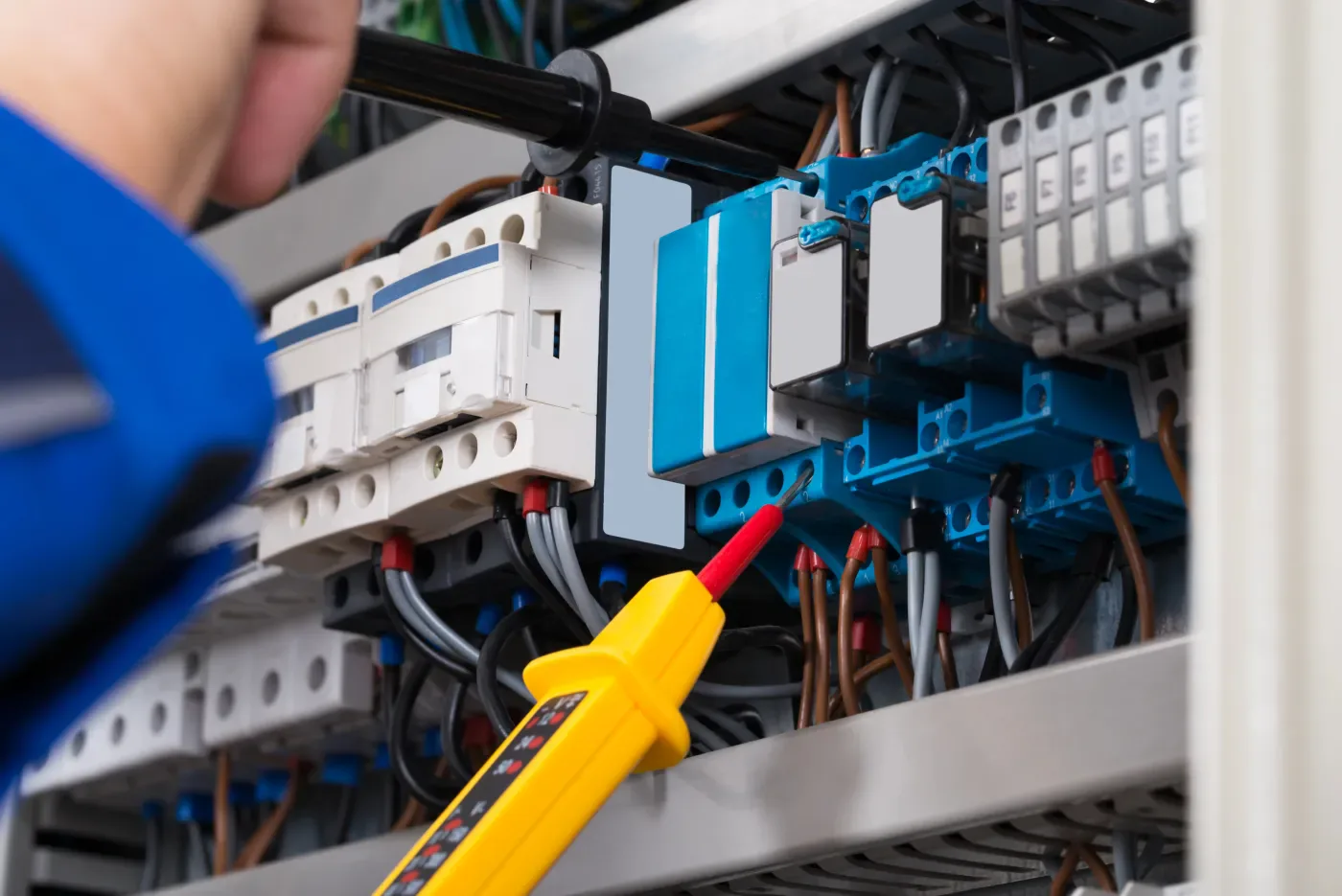 Étude de tableau électrique avant pose d'une borne de recharge à Villejuif